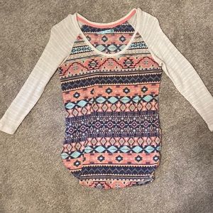 Maurice’s, long sleeve t-shirt.